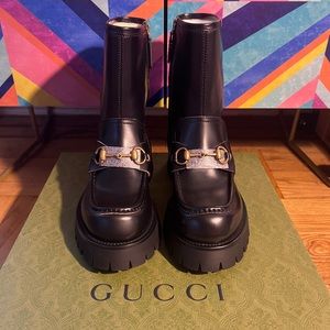 Left foot bigger than the right foot? Brand New Gucci Boots - Never Been Worn. ✨